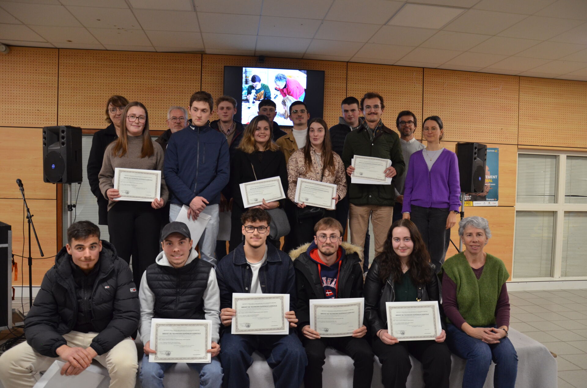Remise des diplômes : un moment de fierté pour élèves <span> et </span> parents